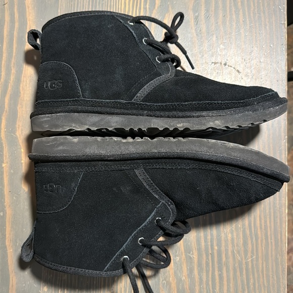 Uggs - Picture 4 of 6